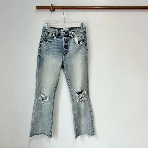 NWT Lulu’s Daze Denim Shy Girl Light Wash Distressed High Waist Crop Fla… - Picture 4 of 8